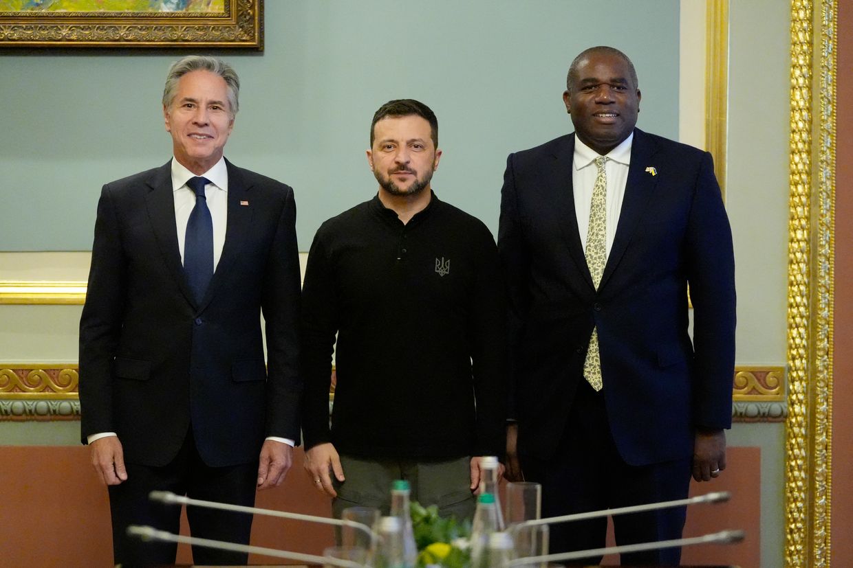 US Secretary of State Antony Blinken (L) and Britain's Foreign Secretary David Lammy (R) pose with Ukraine's President Volodymyr Zelensky (C) 