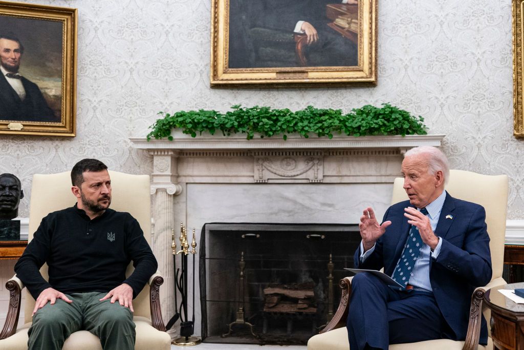 Zelensky meets with Biden in Washington, presents 'victory plan'