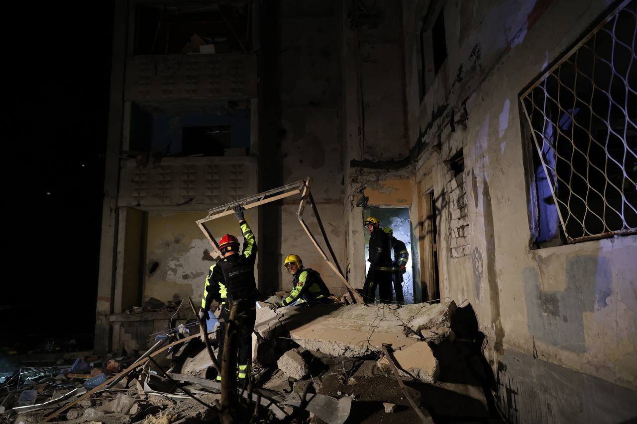 UPDATED: Russian strike on apartment building in Kharkiv injures 21, including children