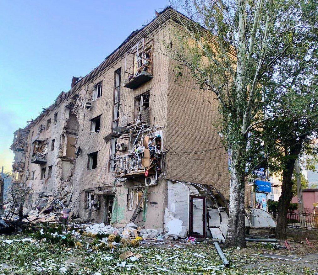 UPDATED: Russia's attack on Zaporizhzhia destroys apartment building, injures 16