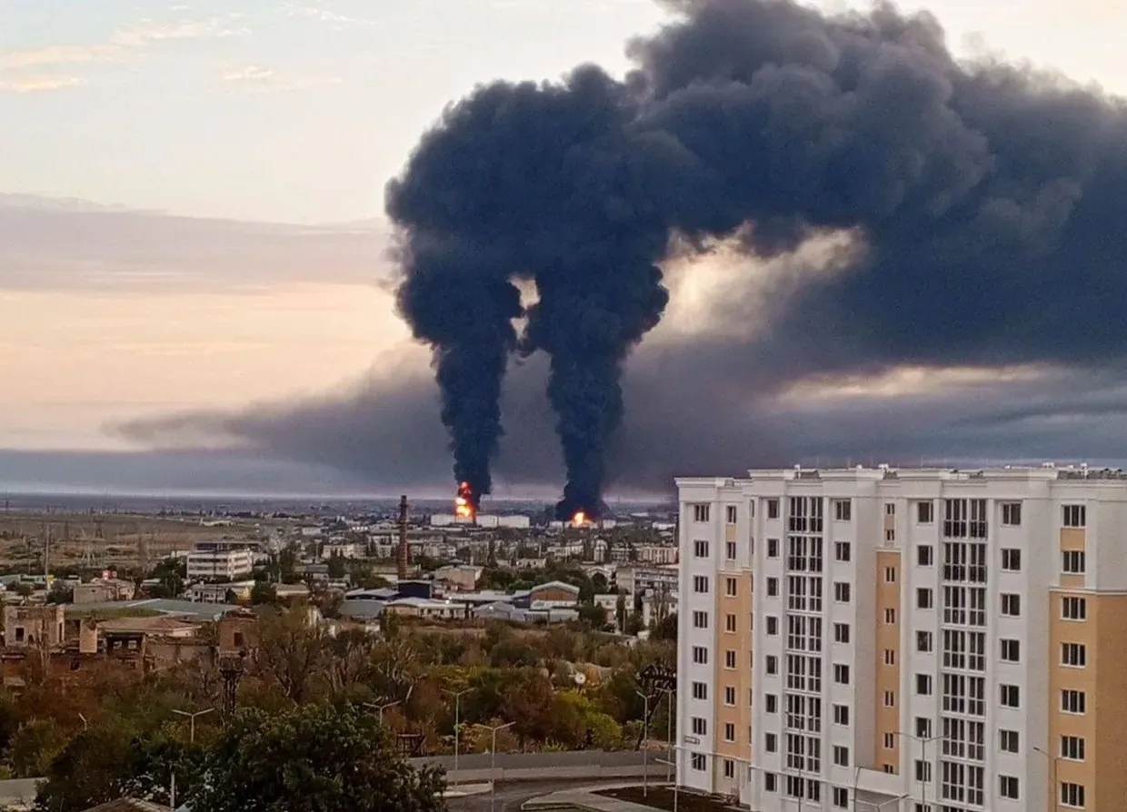 Oil depot in occupied Crimea's Feodosia burning for 4th day after Ukraine's strike