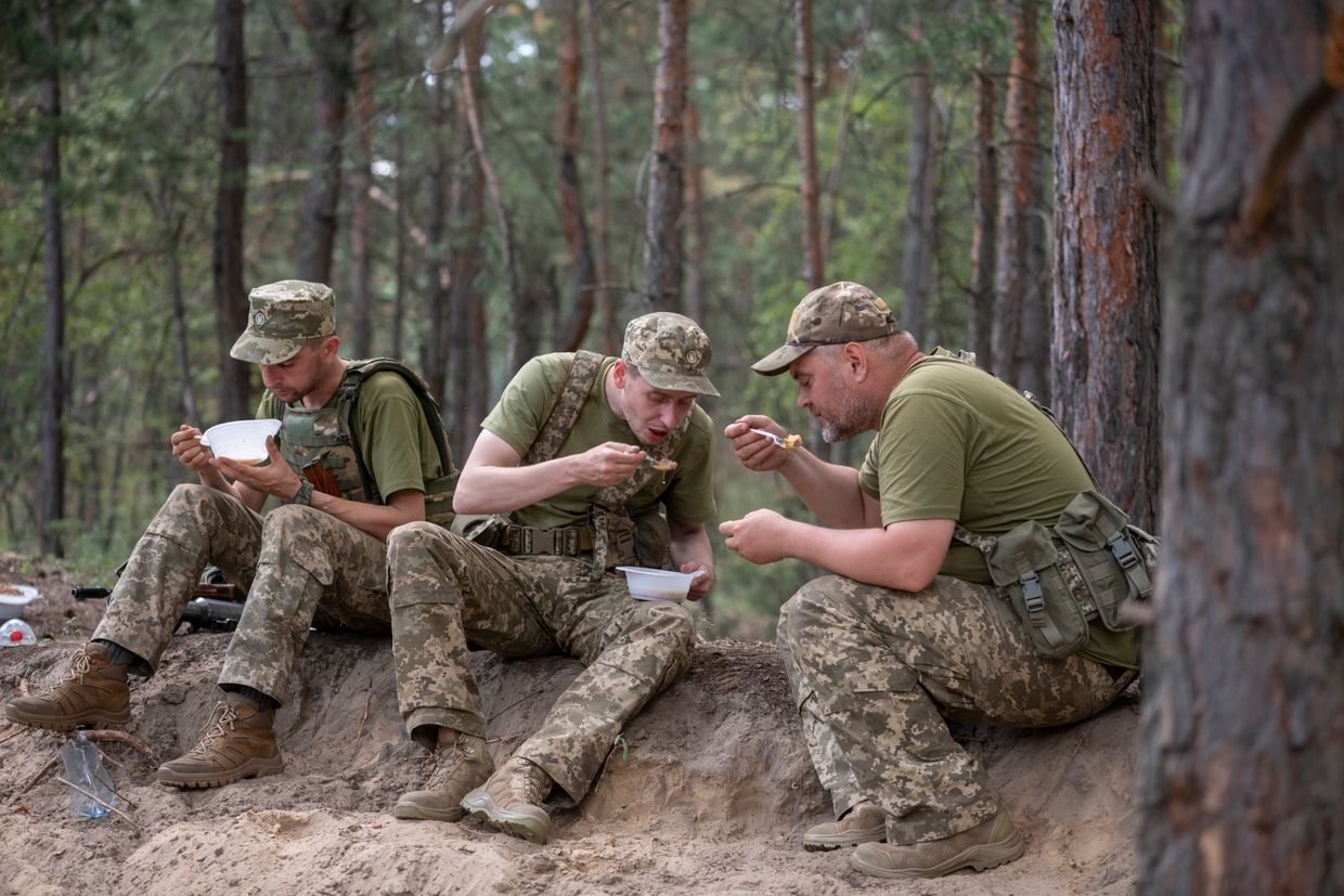 Quality of food supplied to Ukrainian military raises red flags, media investigation says