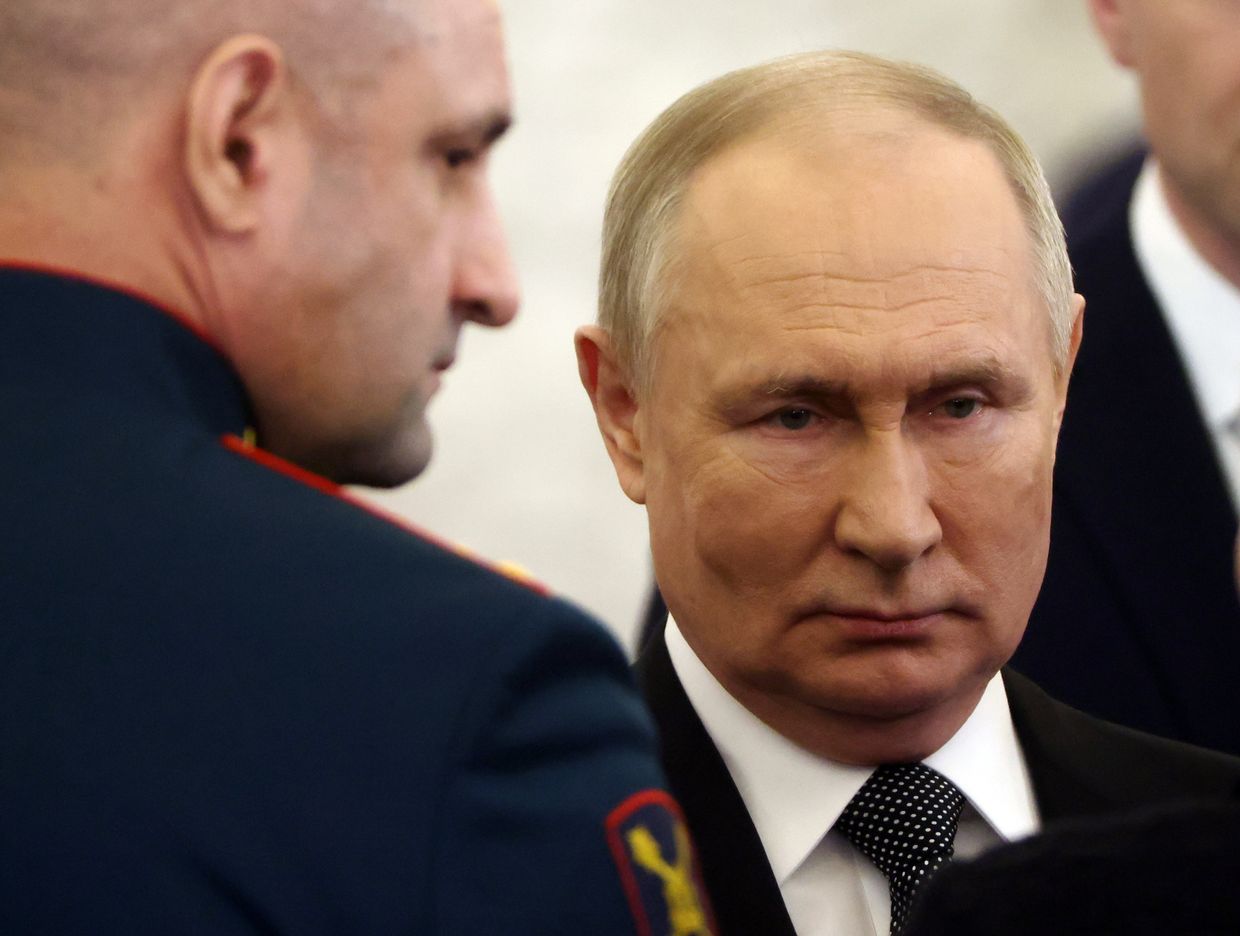 Russian President Vladimir Putin (R) talks to Ukrainian-born Russian military officer Artem Zhoga