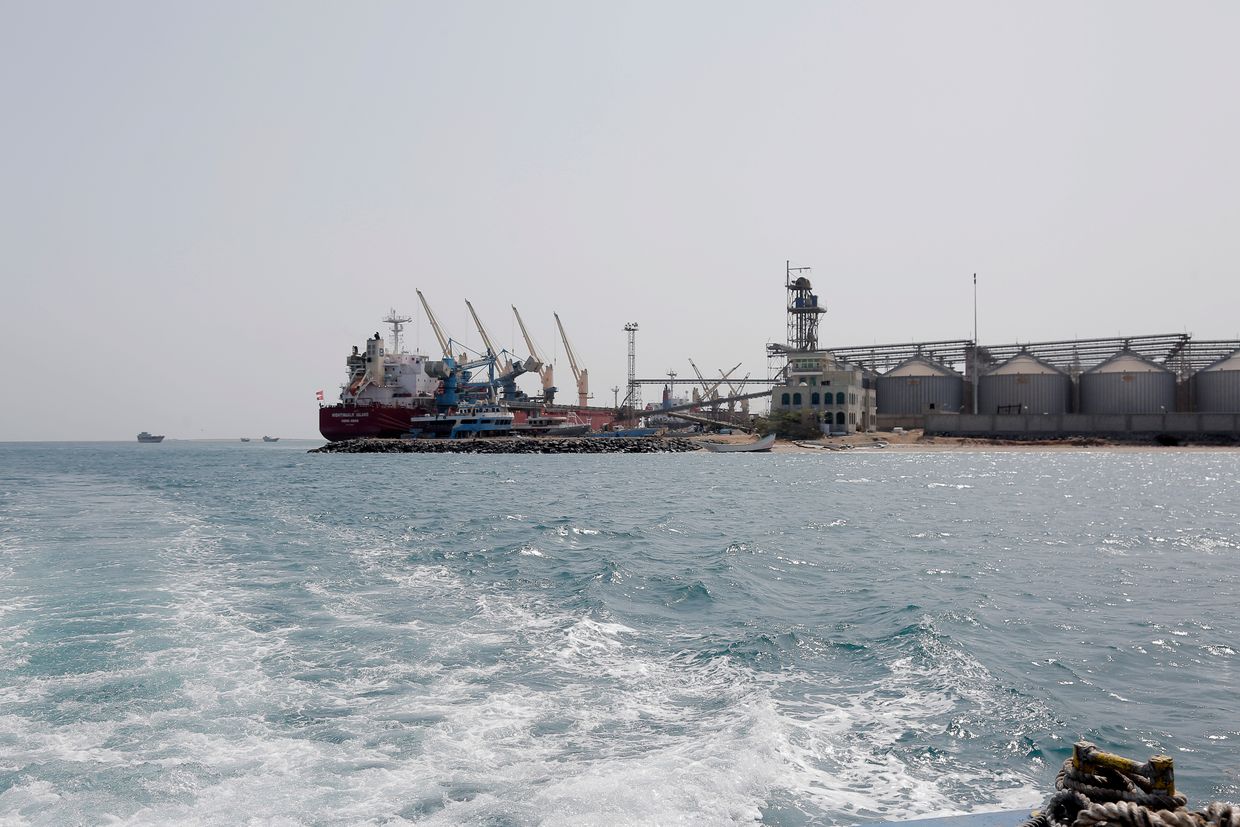 Russia provided Yemen's Houthis with satellite data to attack vessels in Red Sea, WSJ reports