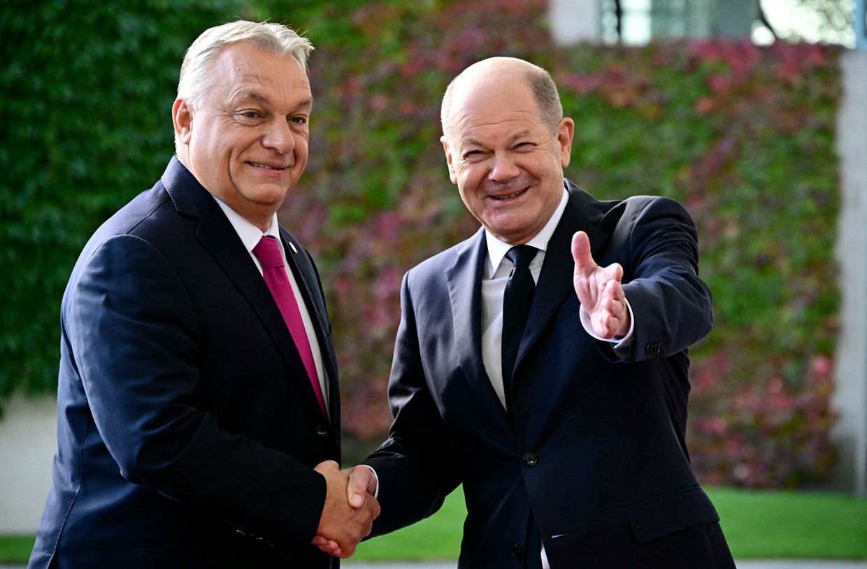  German Chancellor Scholz (R) shakes hands with Hungarian PM Orban at the 2024 Berlin Process Summit in Berlin on Oct. 14, 2024.