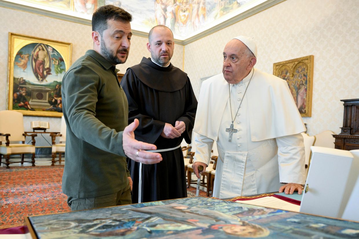 Zelensky gives Pope painting about Bucha massacre during Vatican meeting