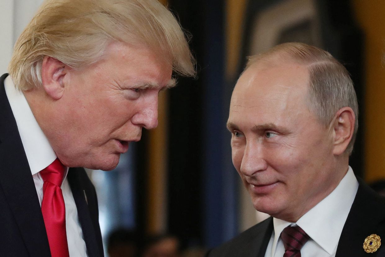 US President Donald Trump (L) chats with Russia's President Vladimir Putin 