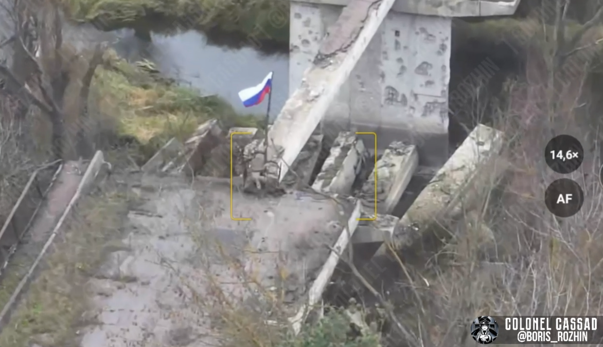 Ukraine destroys flag planted by Russian troops at border in Chernihiv Oblast