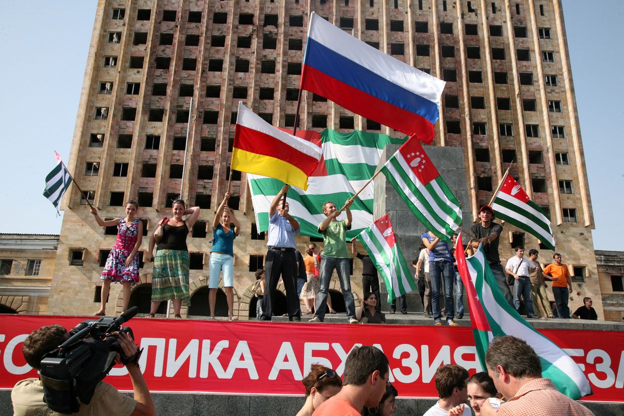 Residents of Sukhumi celebrate the recognition of their independence by Russia on August 26, 2008.