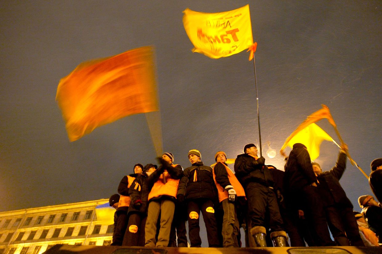 Supporters of Viktor Yushchenko wave flags at a rally in Kyiv, Ukraine, on Nov. 27, 2004