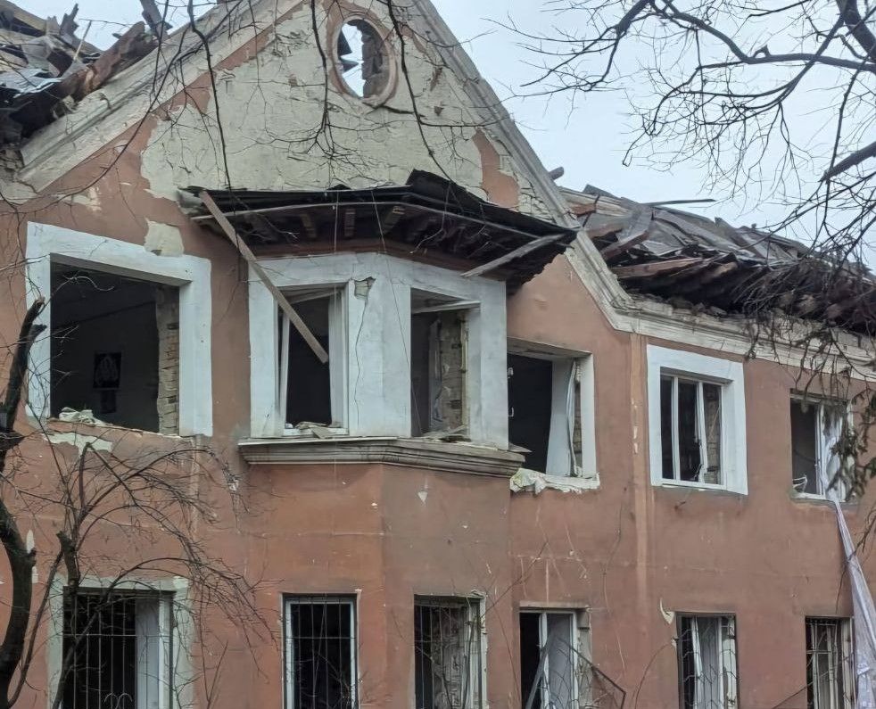 Russian attack on Kryvyi Rih injures 15, damages residential buildings