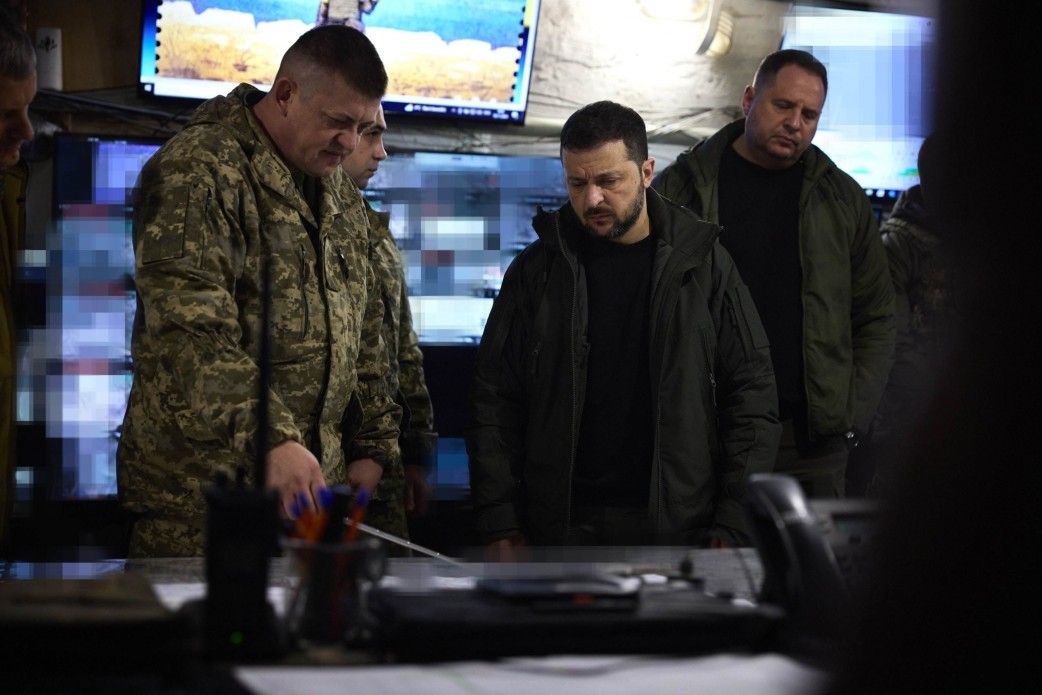 Zelensky visits key front-line town of Pokrovsk