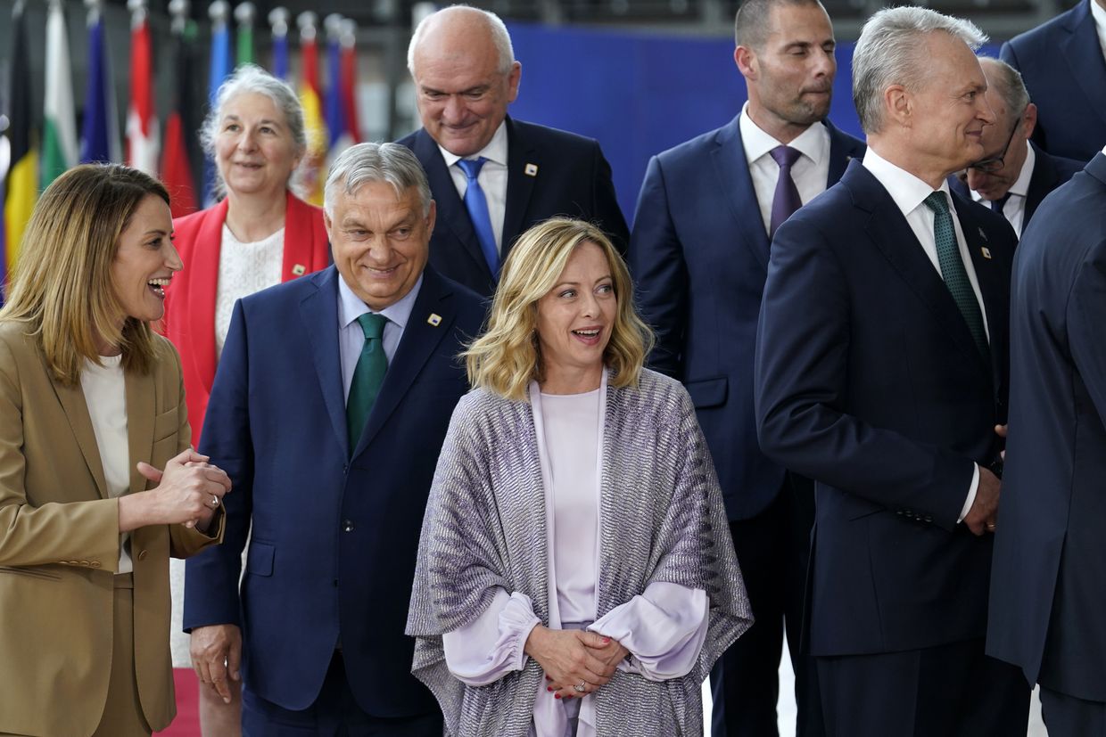  (L-R) Roberta Metsola, Thérèse Blanchet, Dimitar Glavchev, Giorgia Meloni, and Viktor Orbán in Brussels on June 27, 2024.