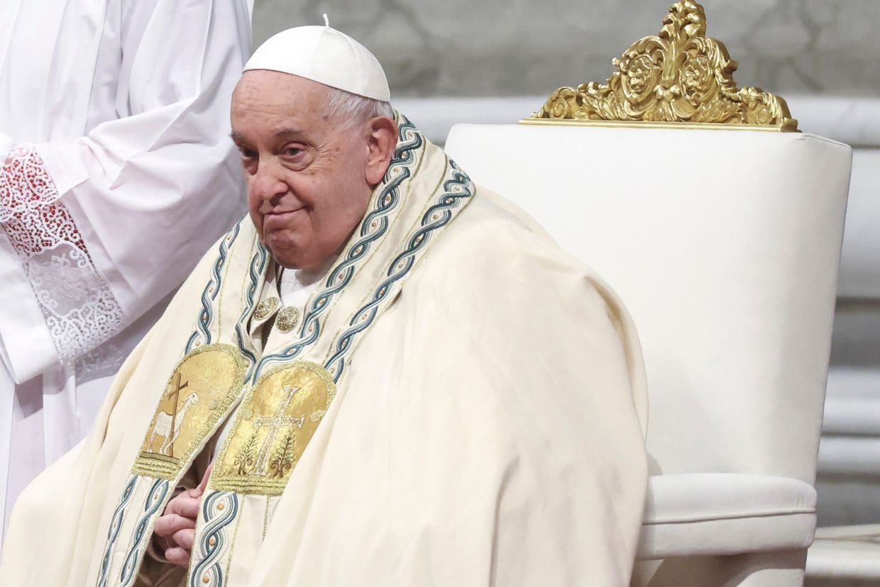 Pope Francis calls for Christmas ceasefire 'on all war fronts'