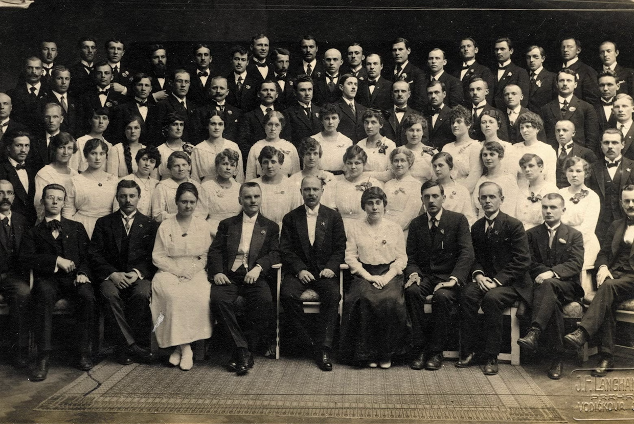 The Ukrainian Republican Kapelle with conductor Alexander Koshetz in Prague in 1919.