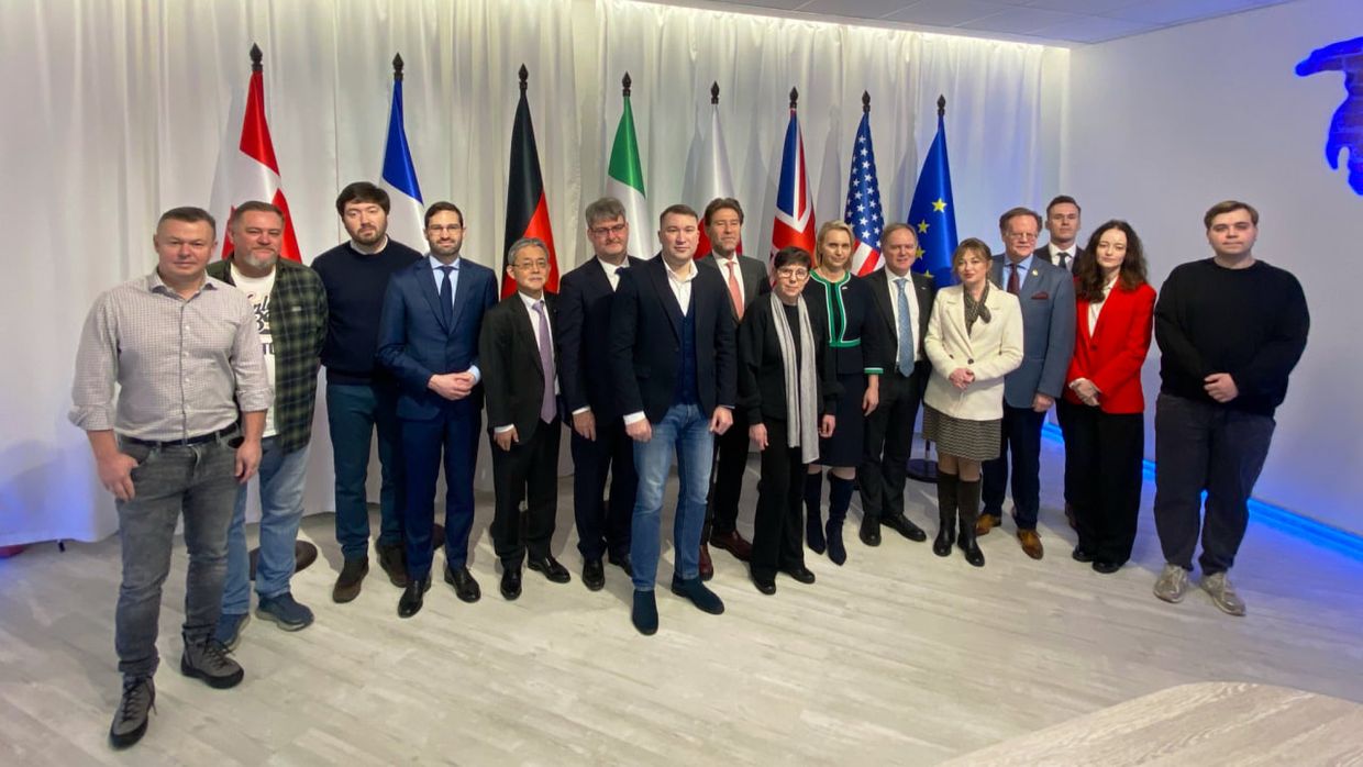 Ukrainian journalists meet G7 ambassadors to discuss country's media landscape