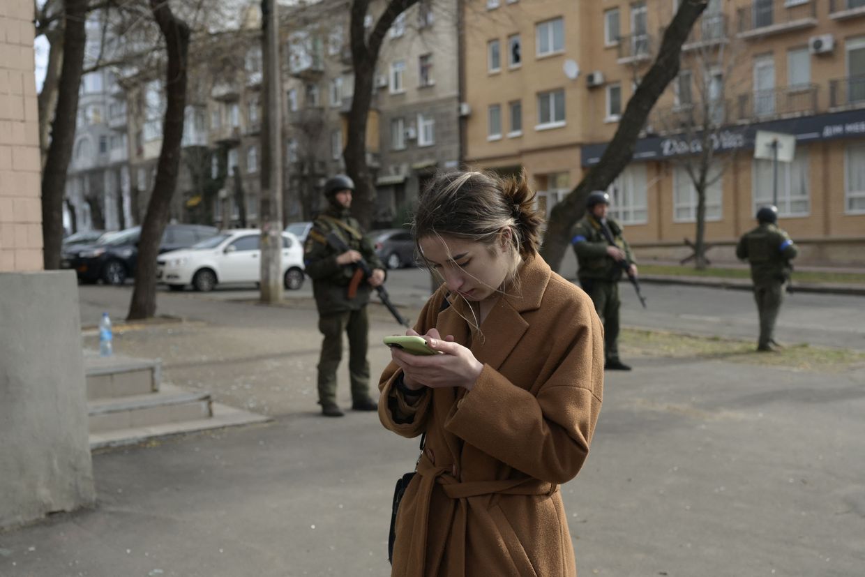 EU proposes integrating Ukraine into bloc's mobile roaming area