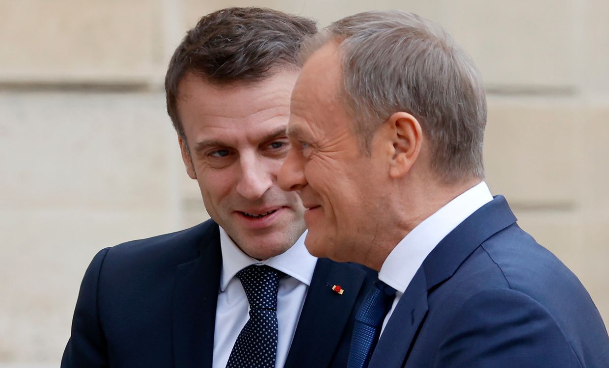 French President Macron (L) welcomes Poland's Prime Minister Tusk for a working lunch at the Elysee Palace, Paris, Feb. 12, 2024.