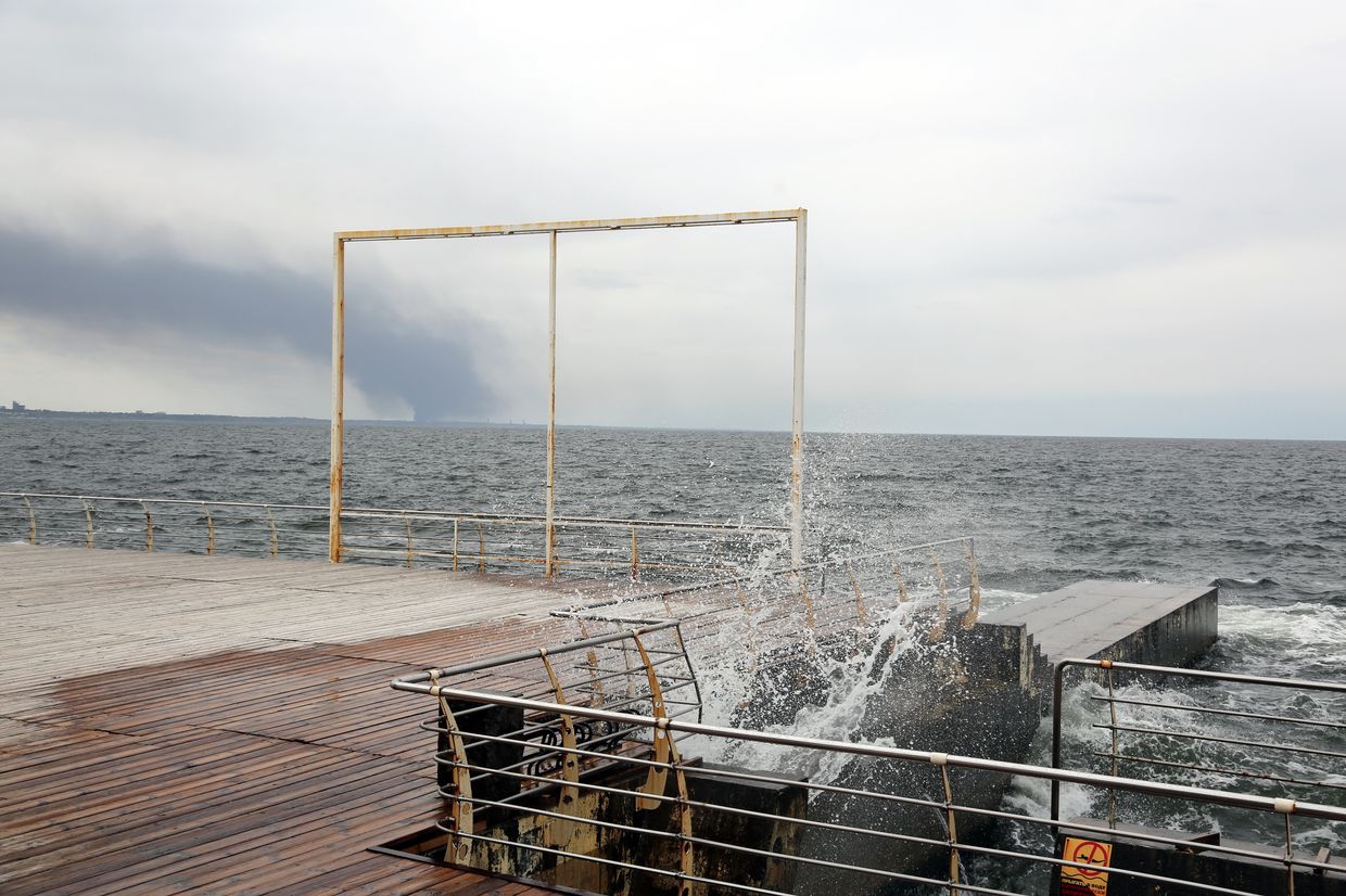 Russian tanker fuel spill could reach Ukraine's coast, Navy warns