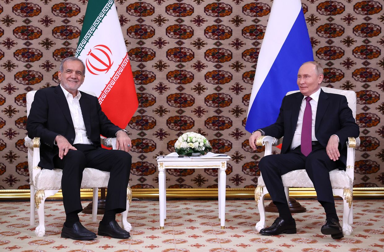 Pezeshkian and Putin meet at "The Relationship between Time and Civilisation" in Ashgabat, Turkmenistan, Oct. 11, 2024.