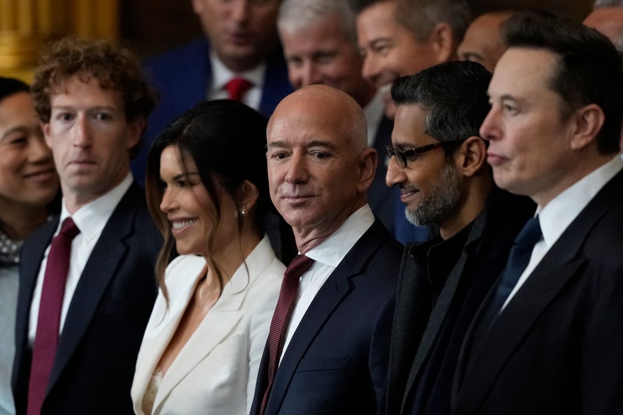  Mark Zuckerberg, Lauren Sanchez, Jeff Bezos, Sundar Pichai, and Elon Musk attend Trump’s inauguration in Washington, Jan. 20, 2025.