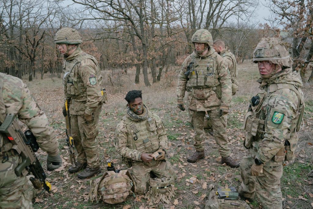 Smaller Western force could guarantee security in Ukraine, Guardian reports