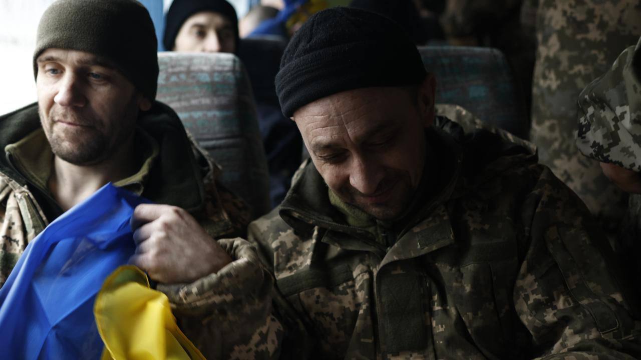 Ukraine brings back 150 POWs from Russian captivity in prisoner swap