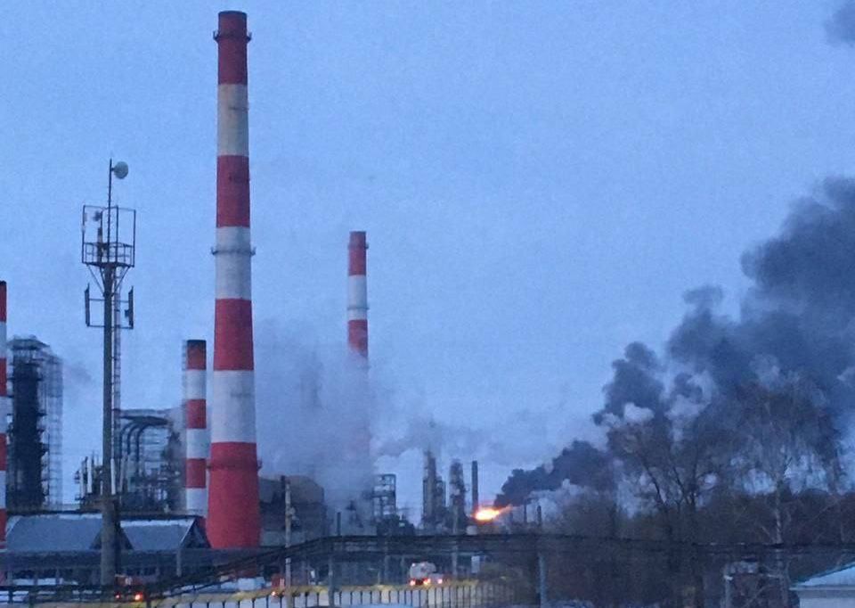 Reported drone strike against Russian oil refinery in Samara Oblast causes fire