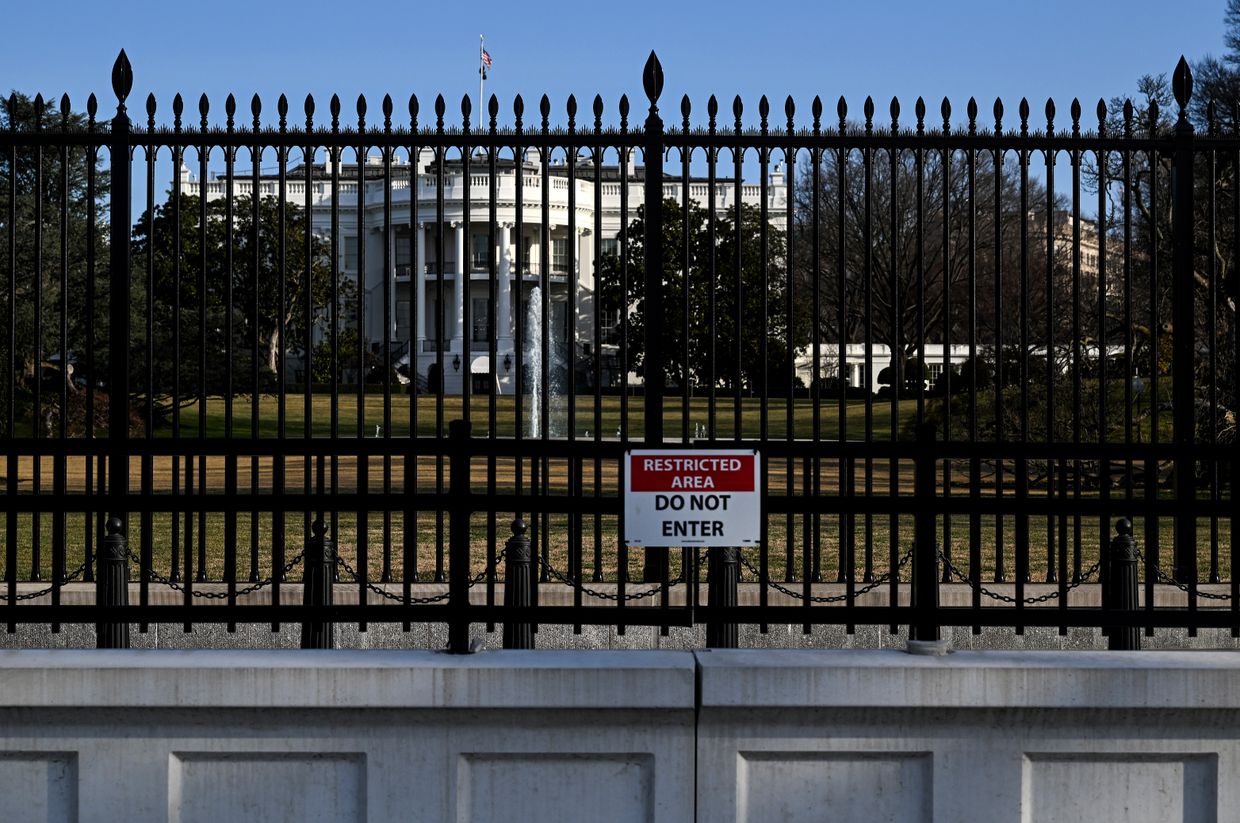 US Secret Service shoots armed man near White House