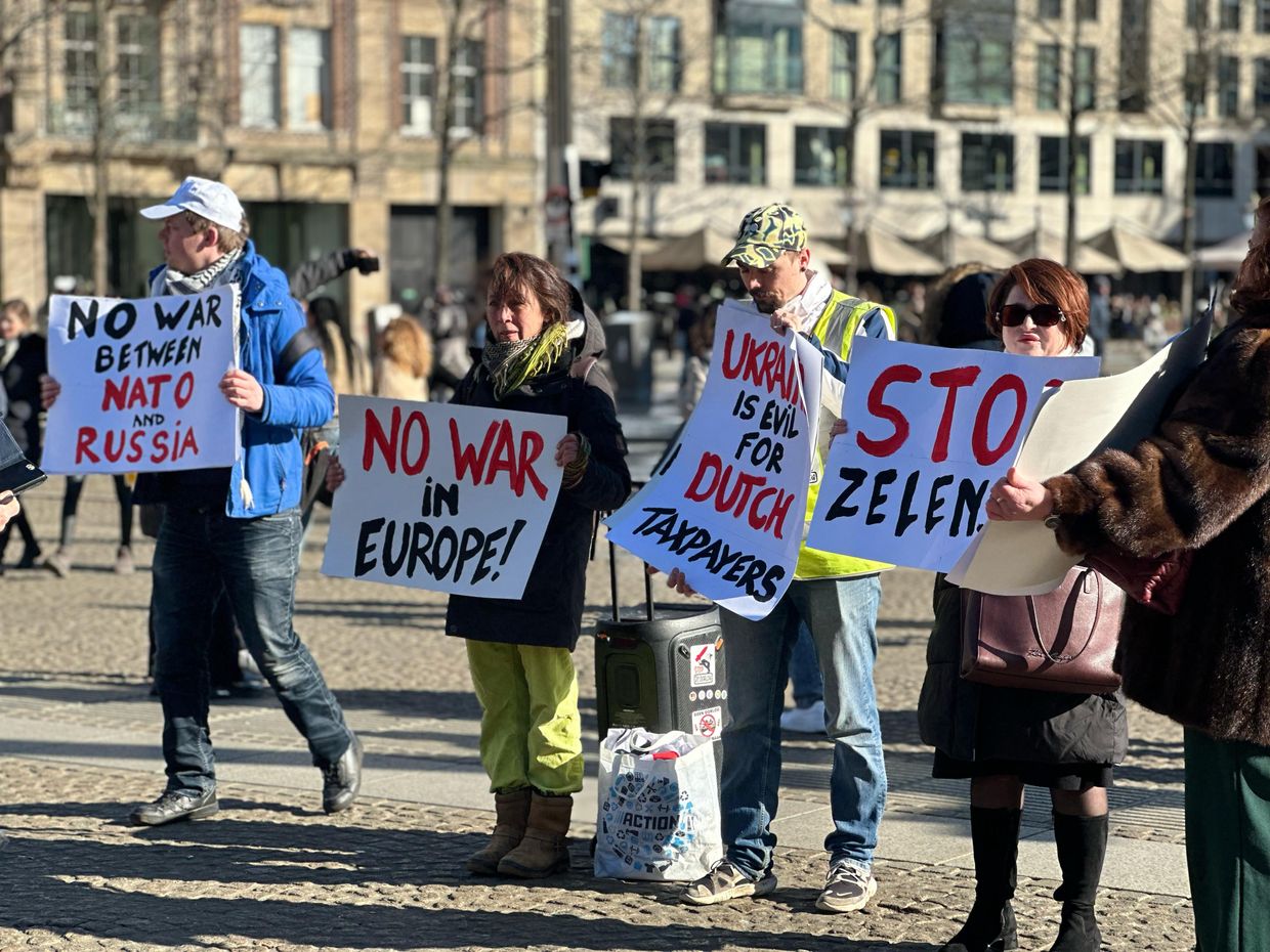 As Ukraine peace talks continue, pro-Russians in Europe are demonstrating to ‘stop Zelensky’