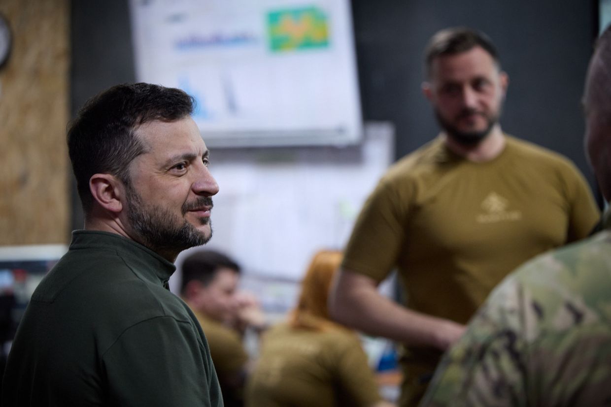 Zelensky visits front-line troops, holds meeting in Kharkiv Oblast amid fears of renewed Russian offensive