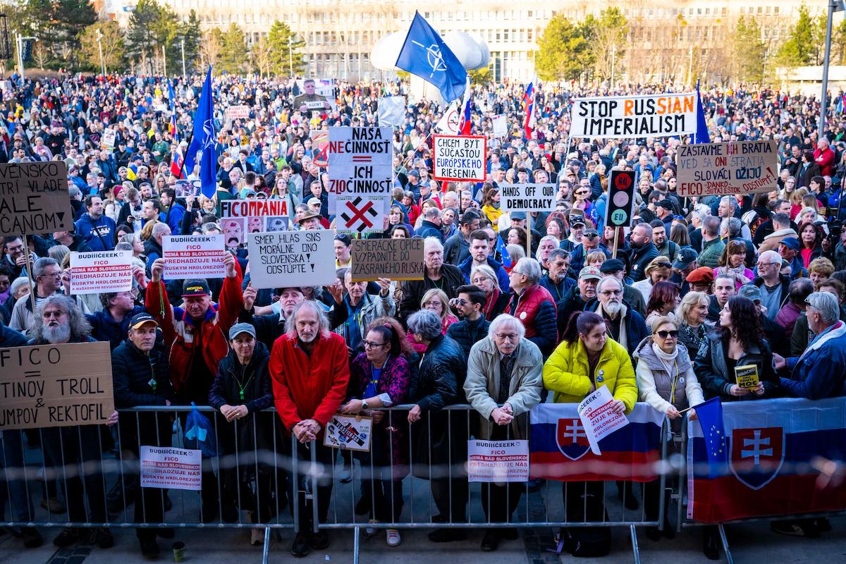 'Slovakia is Europe' — thousands of protestors take to the streets against Fico's pro-Kremlin agenda