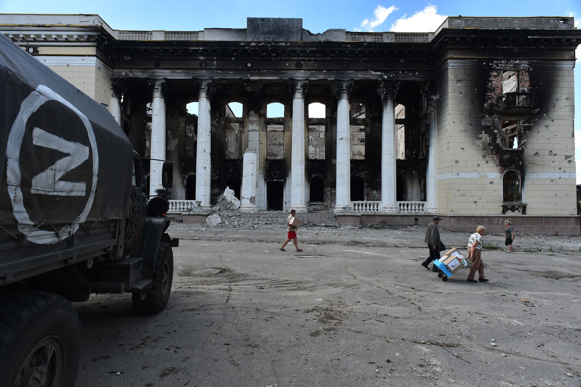 'The enemy is right here' — How Ukrainians living under Russian occupation defied Putin's 'Victory Day'