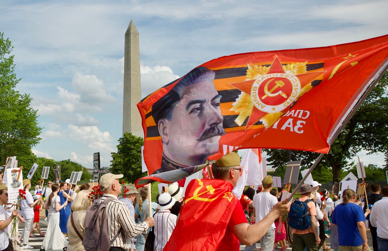 Pro-Russian 'Immortal Regiment' rally takes place in US capital, Ukrainian activists respond with counter-protest