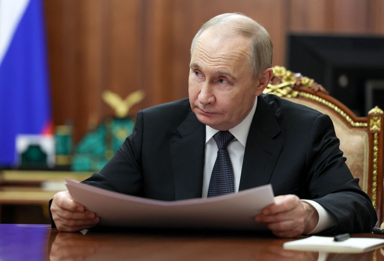 As Trump suggests Putin feeling pressure of falling oil prices, Russian oil falls to two-year low