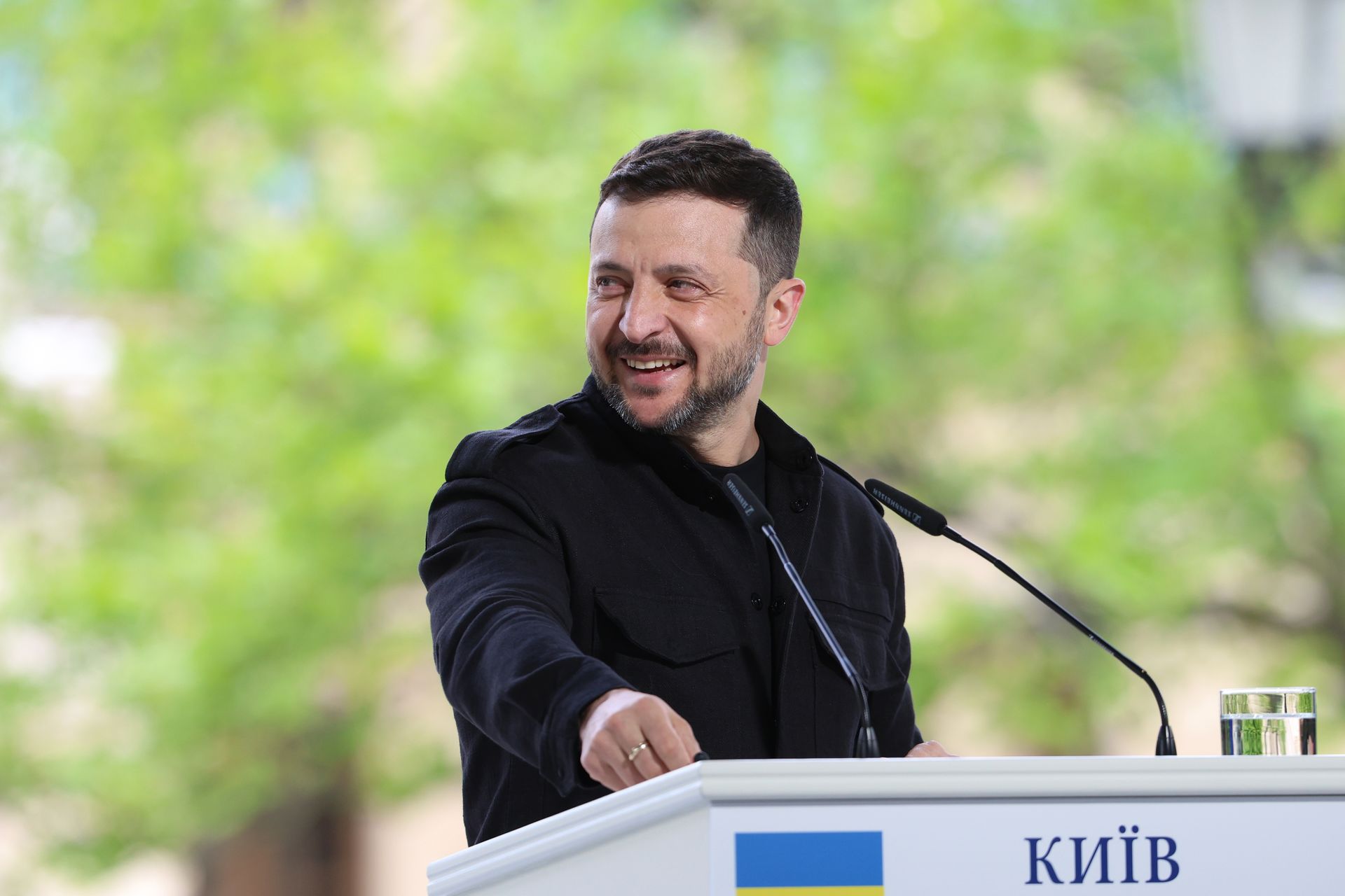 'Ready for all options' — Ukraine gears up for possible Zelensky, Putin talks