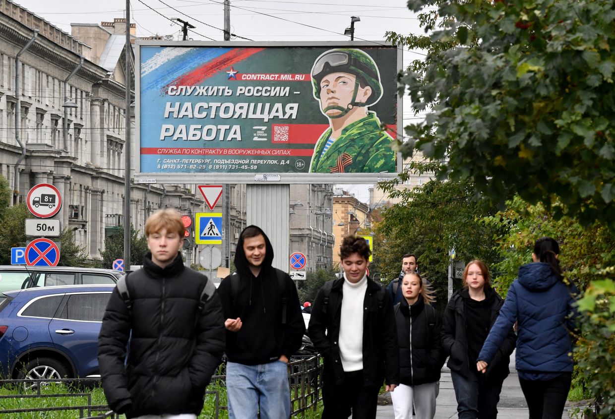 Putin under pressure to declare war on Ukraine, but experts say Russia isn't ready