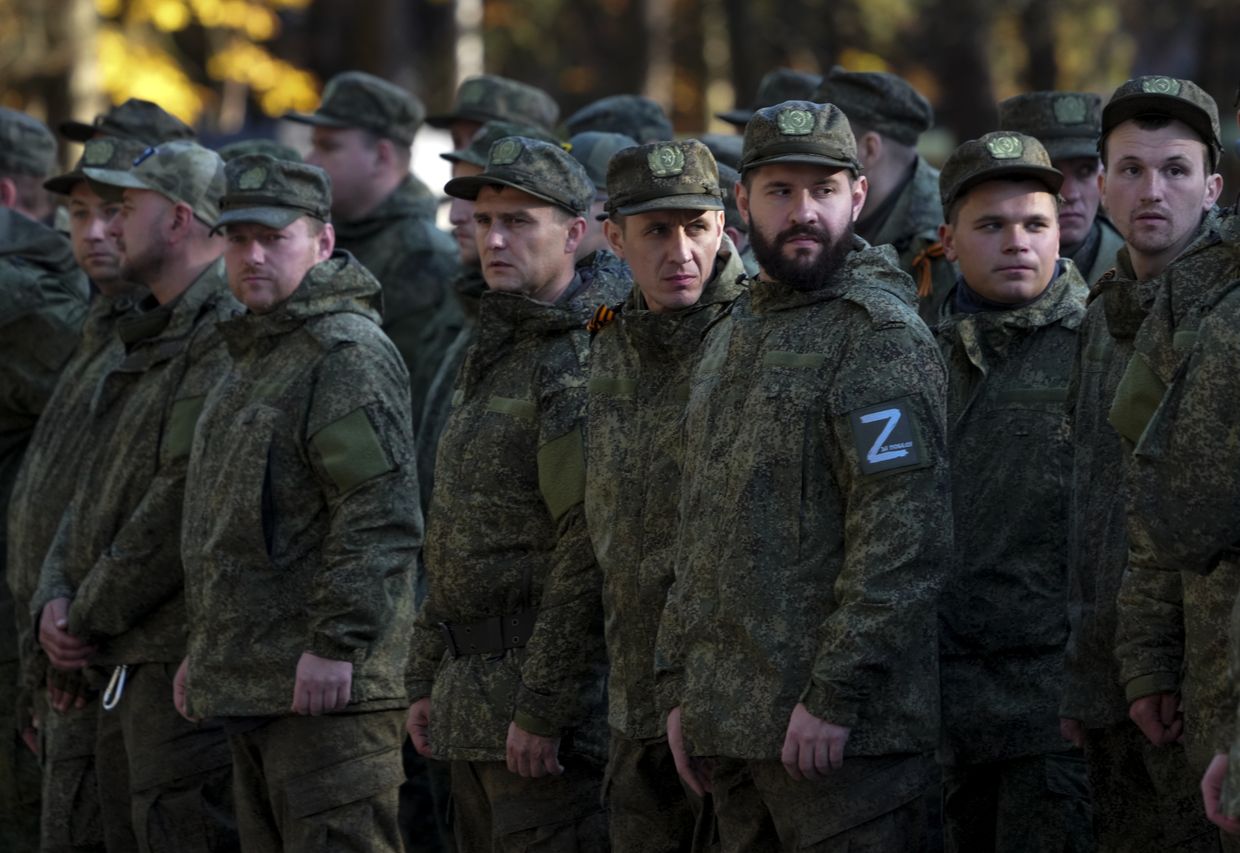 Putin under pressure to declare war on Ukraine, but experts say Russia isn't ready
