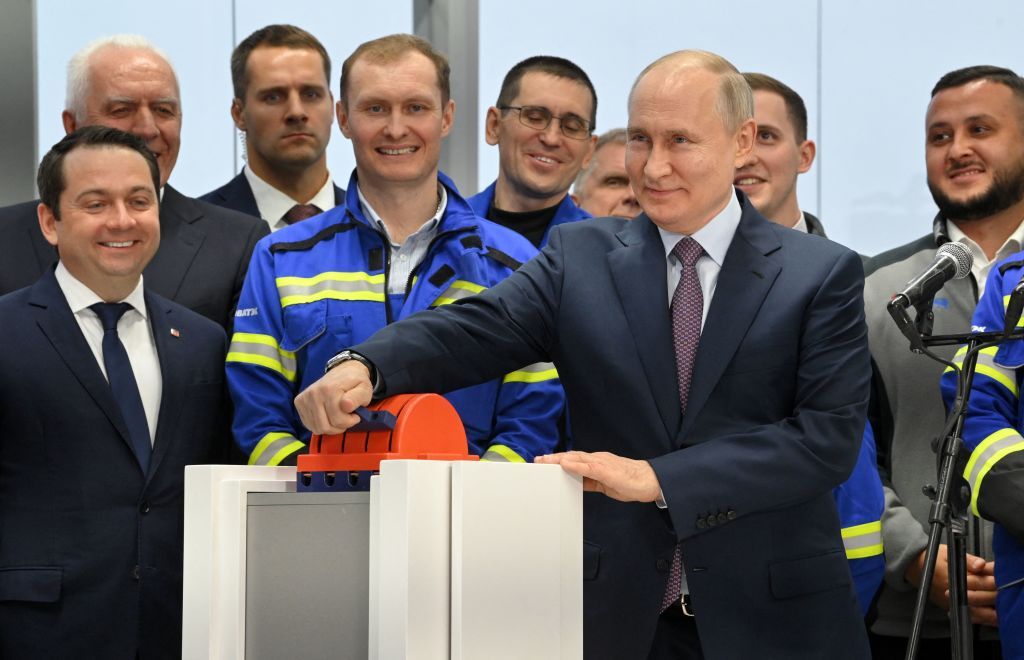 Russia reviving efforts to expand LNG exports after US sanctions, Bloomberg reports