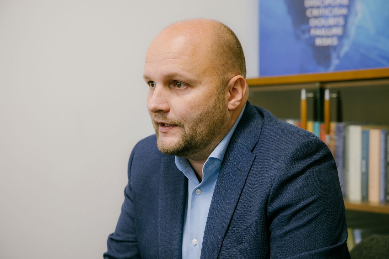 Slovak police tried to detain ex-defense minister over Ukraine aid deal, media reports