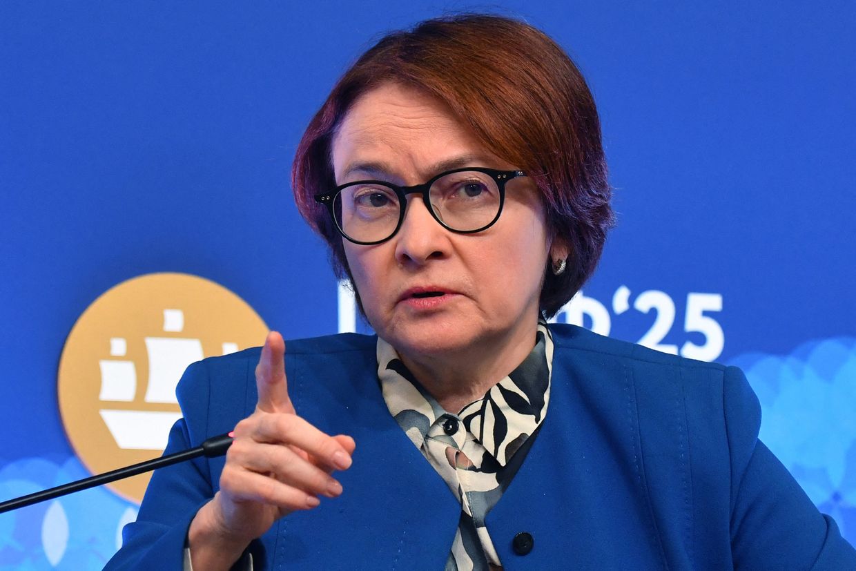 Putin insists the Russian economy is fine, but Kremlin officials say otherwise