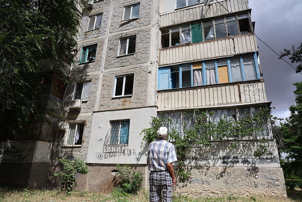 Russian strikes kill 4, injure 5 in Kherson Oblast