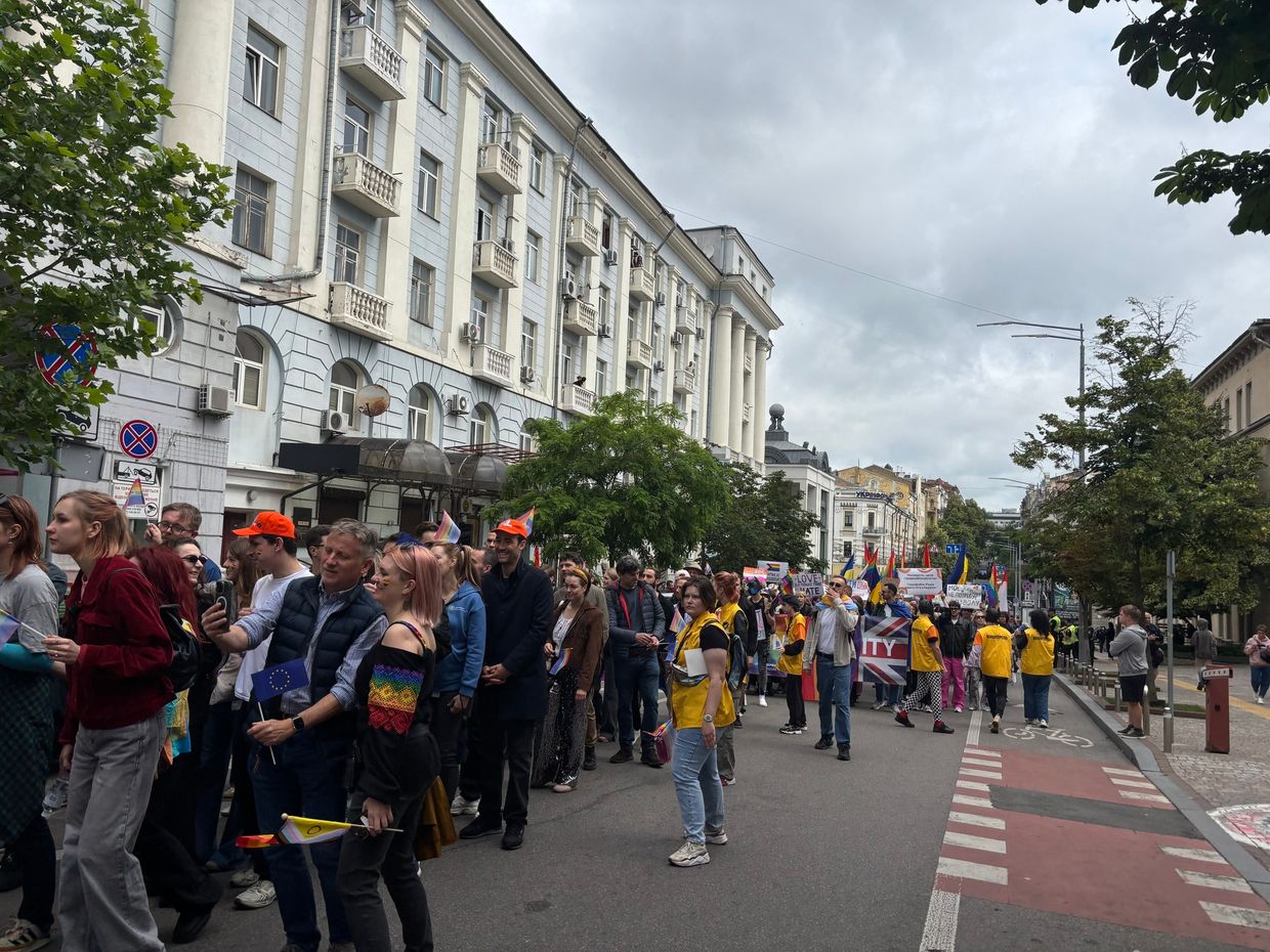 Kyiv Pride march takes place, gathers international representatives, faces counterprotesters