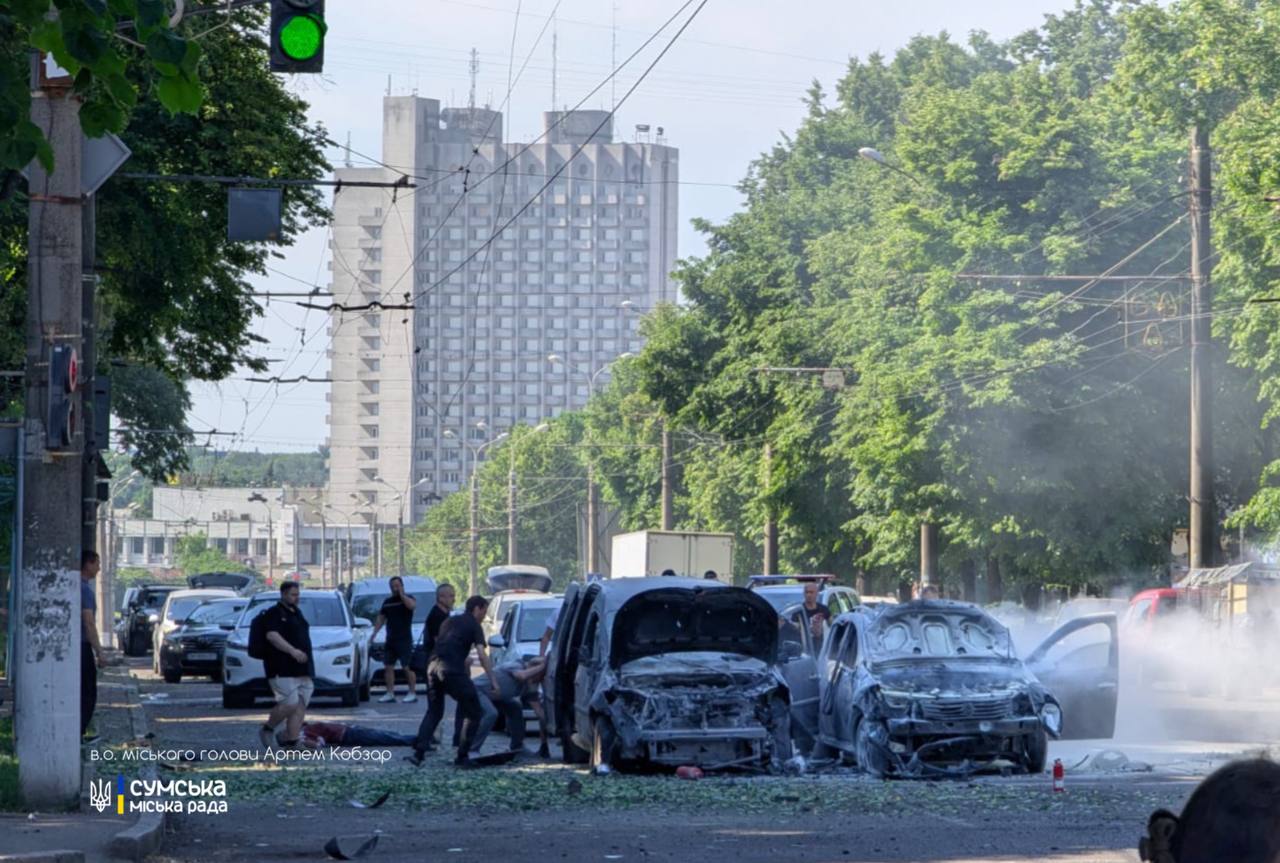 Russian strike on downtown Sumy kills at least 4, injures 28, authorities say