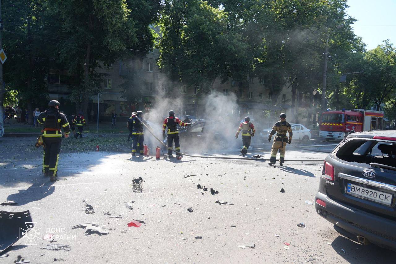 Russian strike on downtown Sumy kills at least 4, injures 28, authorities say