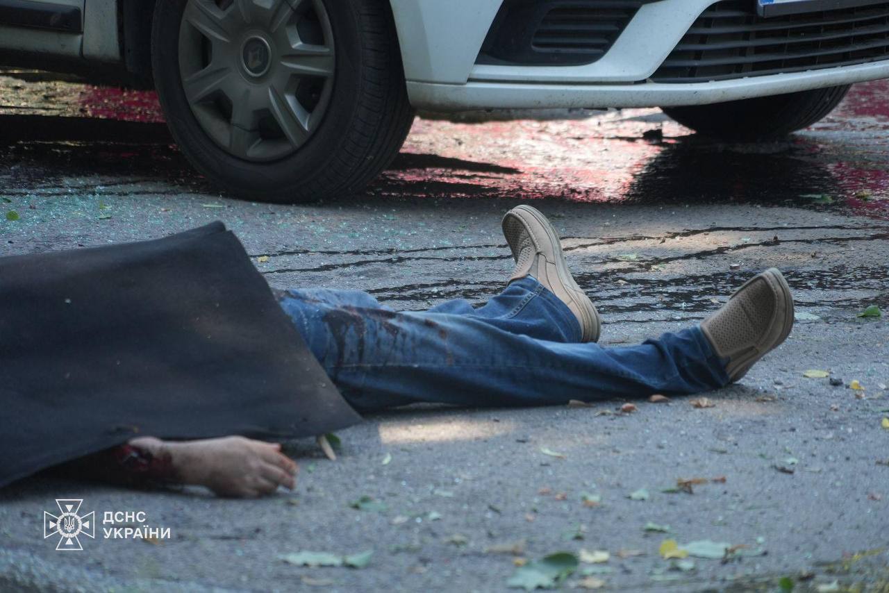 Russian strike on downtown Sumy kills at least 4, injures 28, authorities say