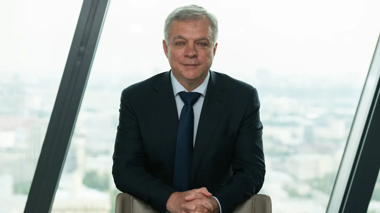 Andrei Badalov, vice president of Russia’s state pipeline company Transneft, died after falling from the window of his apartment in Moscow.