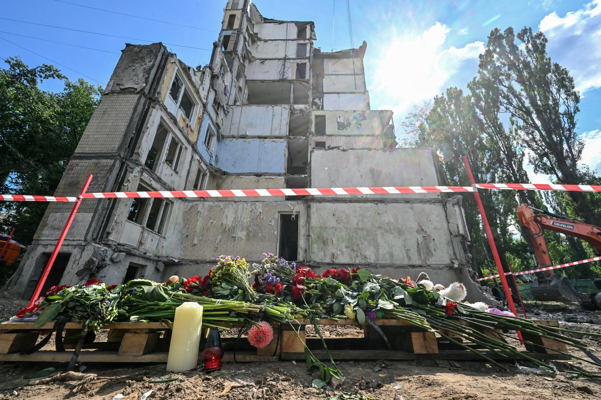 Death toll of Russian July 31 attack on Kyiv rises to 32 as another ...