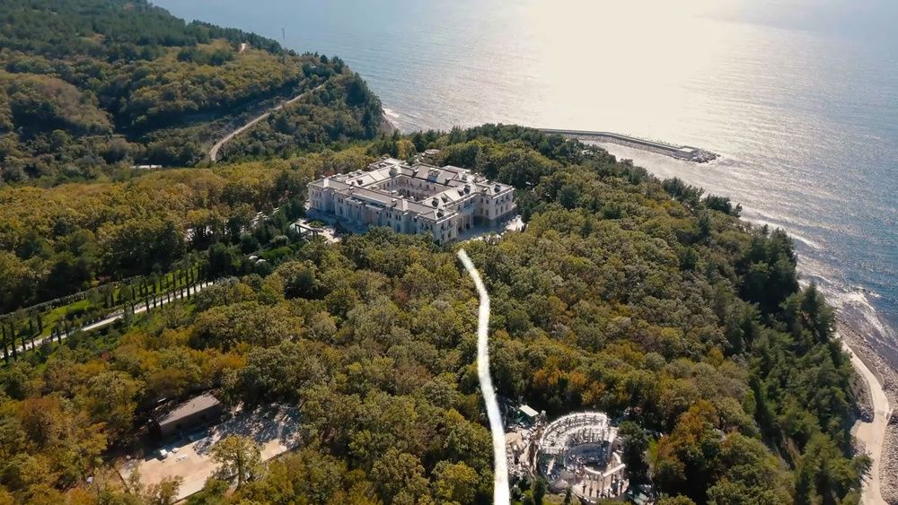 Ukrainian drone сauses fire near Vladimir Putin's Black Sea palace and winery, media reports