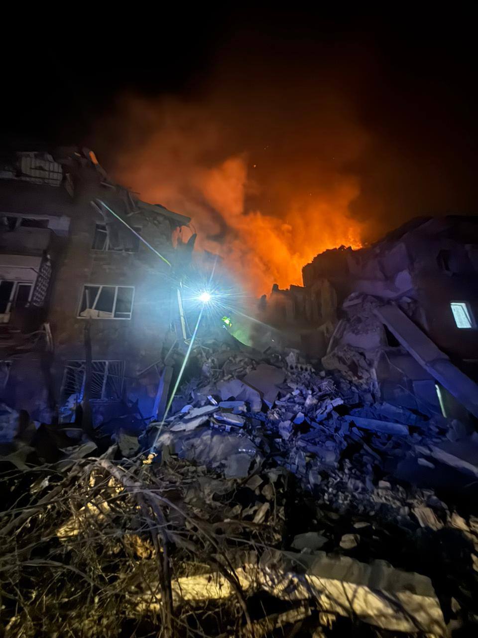 Russian ballistic missiles hit Kyiv in massive attack on Ukraine, at least 3 dead, 18 injured